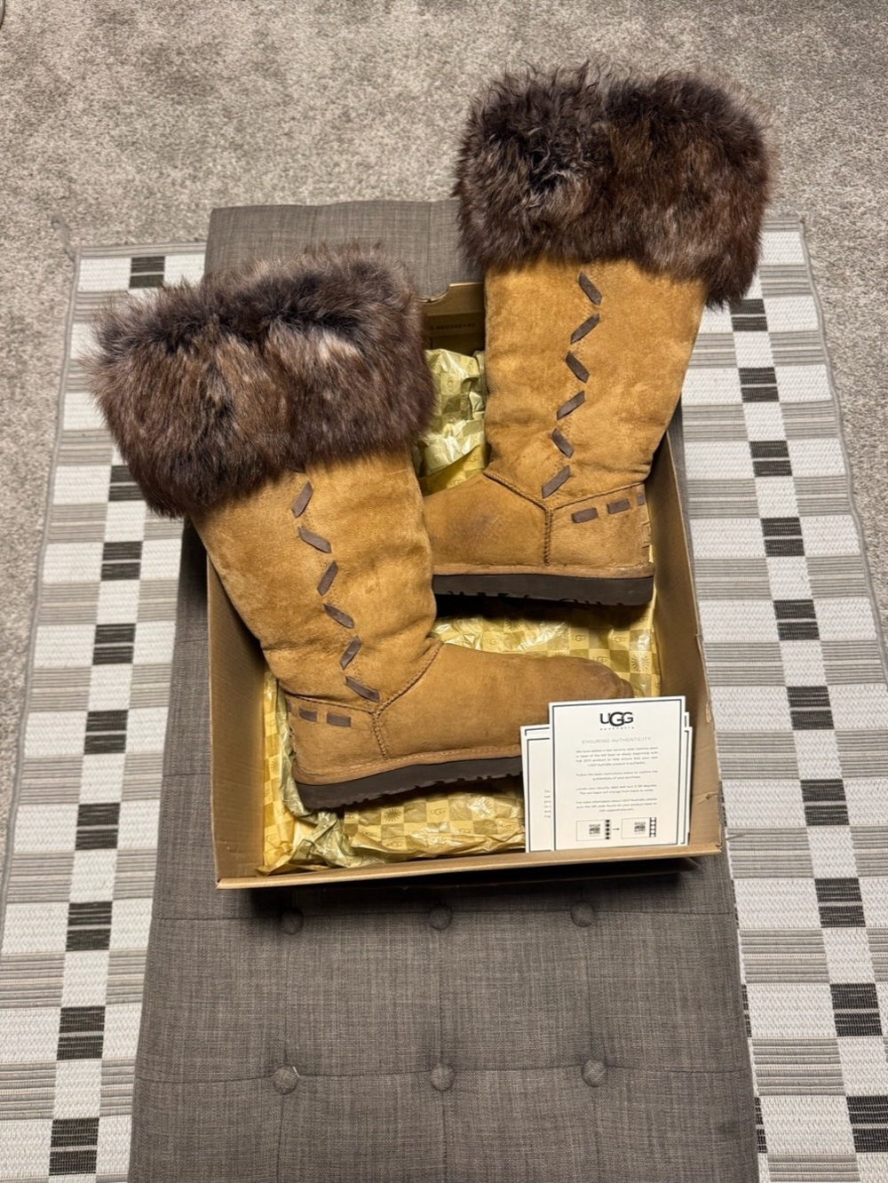 UGG W Rosana Fur Cuff Winter Boots US 9 with Box